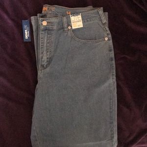 Lite wash stretchy jeans. Never worn. NWT.